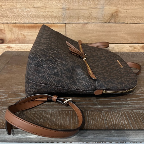 NWT Michael Kors Dallas MD slim backpack signature MK